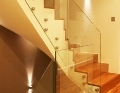 Villa Glass Studio - hsrtowane barierki przy schodach_zaj